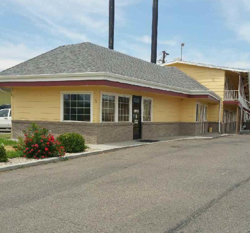 Super 8 By Wyndham Ontario Motel Buitenkant foto